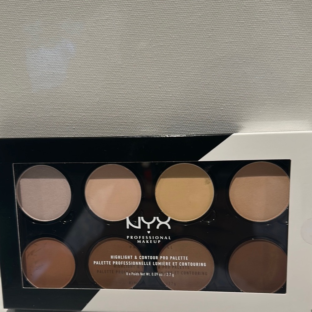NYX Professional Makeup Highlight & Countour Pro Palette Set.